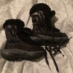 Black North Face winter boots